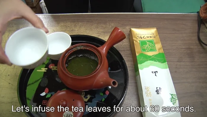 Infuse the tea leaves for about 60 seconds. Do not move the kyusu; avoid agitating the leaves.