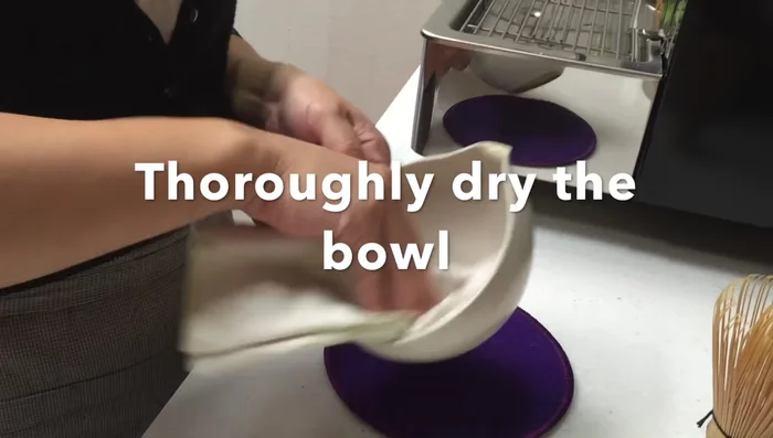 Thoroughly dry the inside of your demitasse to prevent matcha from sticking.