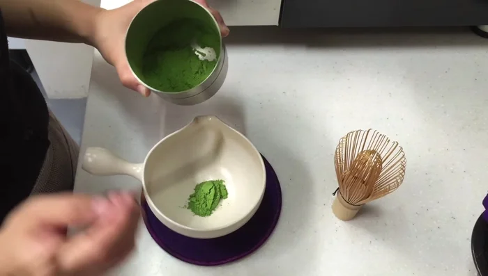 Sift matcha powder into the demitasse. Use 3 grams (3 scoops) for a strong flavour, adjust to your preference.
