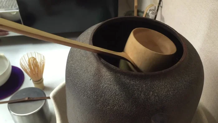 Add approximately 100ml of water (around 75-80 degrees Celsius) to the matcha powder.