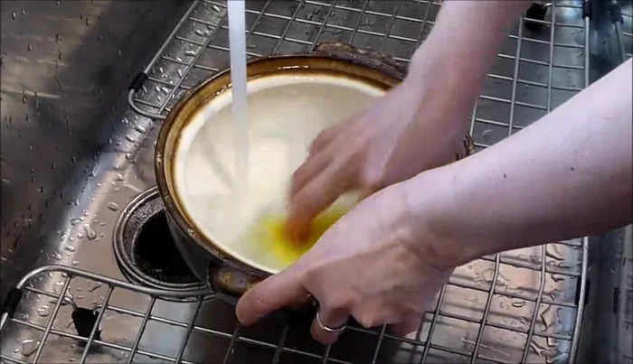 Allow the donabe to dry completely by placing it upside down to prevent moisture and mildew.