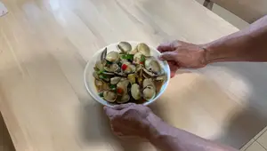 Easy Ginger Scallion Clams Recipe - Juicy & Delicious!