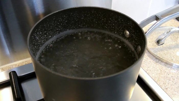 Turn off the heat and add 300 mL of cold water.