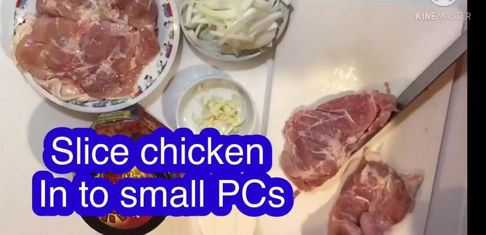 Cut the chicken breast into small pieces.