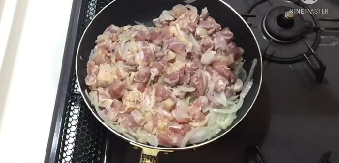 Season with salt, pepper, and a little ajinomoto. Cover and cook for 5 minutes.