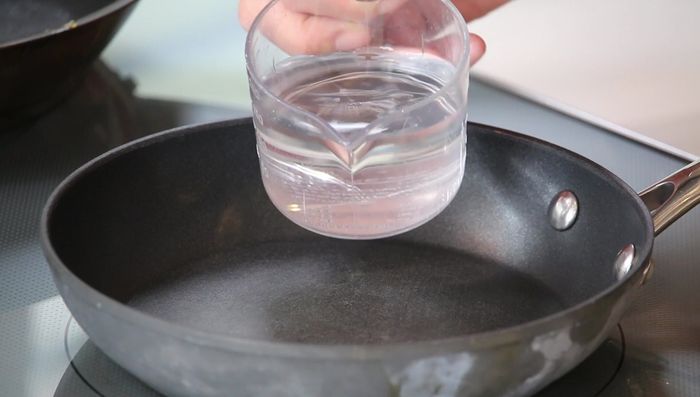 For the soy sauce glaze: In a cold frying pan, combine water, vinegar, soy sauce, sugar, and potato starch. Mix well before turning on the heat.