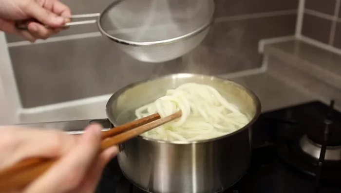 Drain the noodles well to prevent diluting the soup.