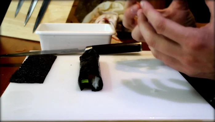 Let the roll rest for 10 minutes to allow the seaweed to tighten.