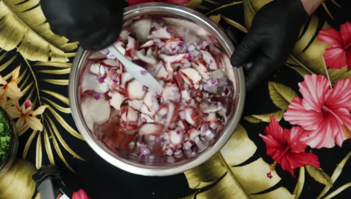 Add red onions to the octopus and mix well.