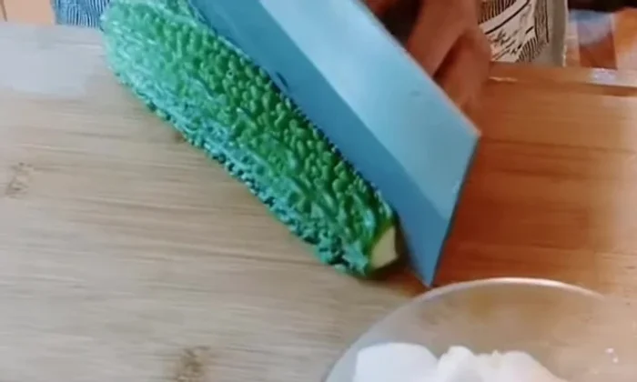 Prepare the bitter melon: remove the seeds and add salt, then wash and set aside.