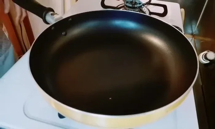 Pour olive oil into a pan and heat it up.