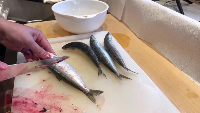 Submerge the sardines in cold saltwater (around 5 degrees Celsius or less).