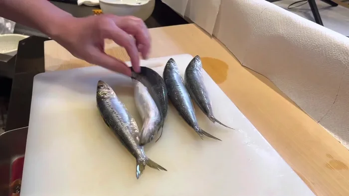 Arrange the sardines with their heads facing the same direction.