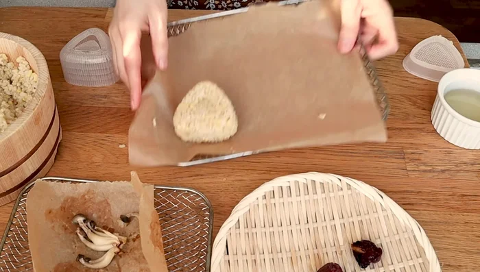 Shape the rice into balls or triangles, filling the center with your choice of ingredients (398.539).