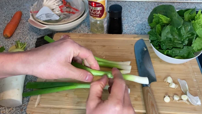 Prepare the sauce: Finely chop scallions (remove the outer layer if dry), then smash garlic and ginger. Mix with soy sauce and mirin (or sugar). Let it rest for 10 minutes.