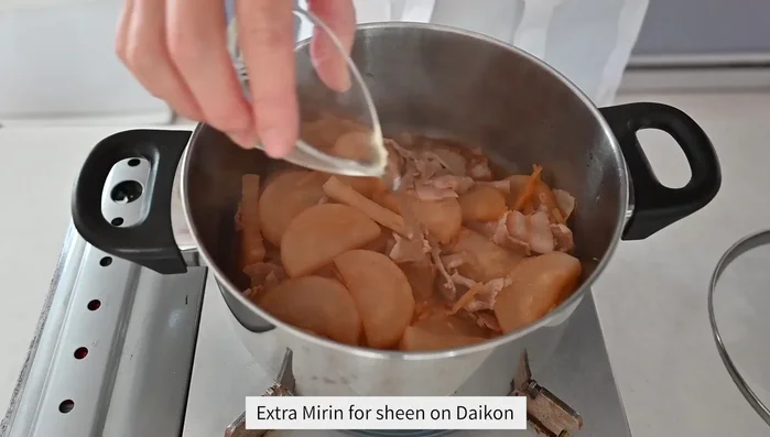 Reheat before serving. If desired, add extra seasoning (e.g., soy sauce) in the last minutes of cooking.