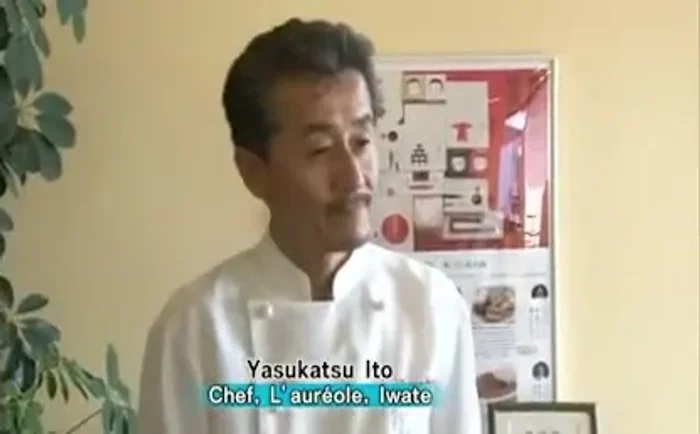 Chef Ito using Oika's pan