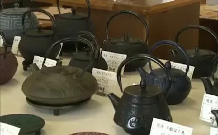 Nambu Tekki cast iron teapots, Iwate