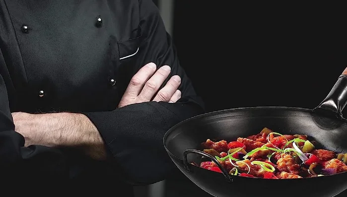 Yasukata carbon steel wok with food