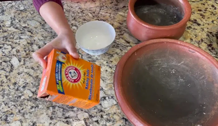 Prepare baking soda paste: Mix 4 tablespoons of baking soda with 2 tablespoons of water to create a thick paste. (126.479)