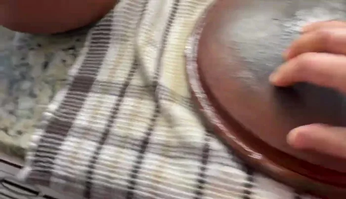 Dry completely: Pat the pots dry with a towel and allow them to dry completely before storing. (371.68)