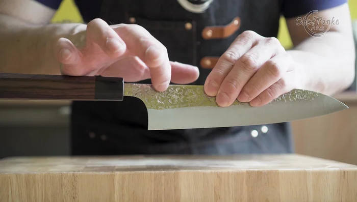 Santoku knife balance point test