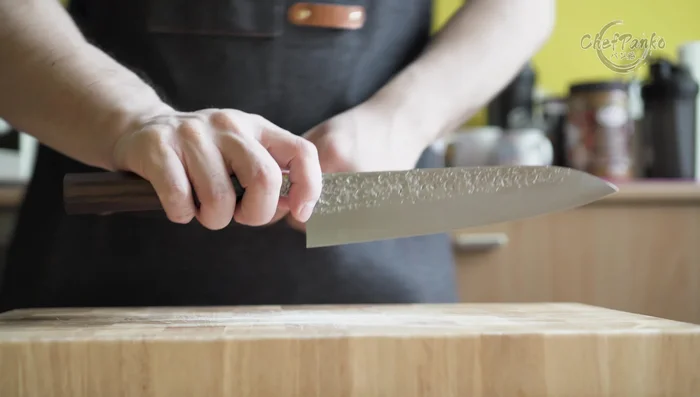 Santoku knife balance test: perfect feel