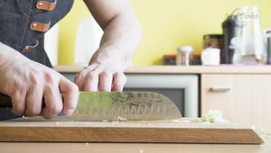 How to Choose a Santoku Knife - How to Pick a Good Santoku Knife