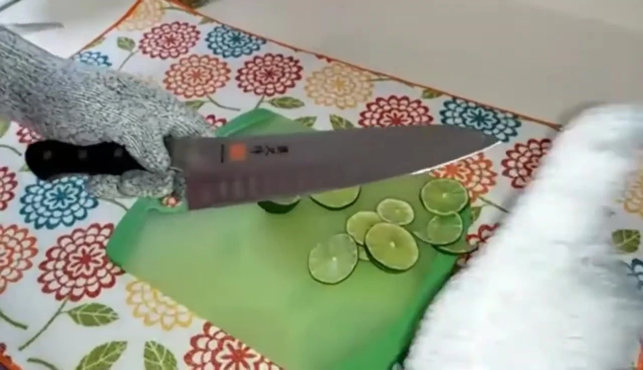 Mac knife slicing limes, superior sharpness