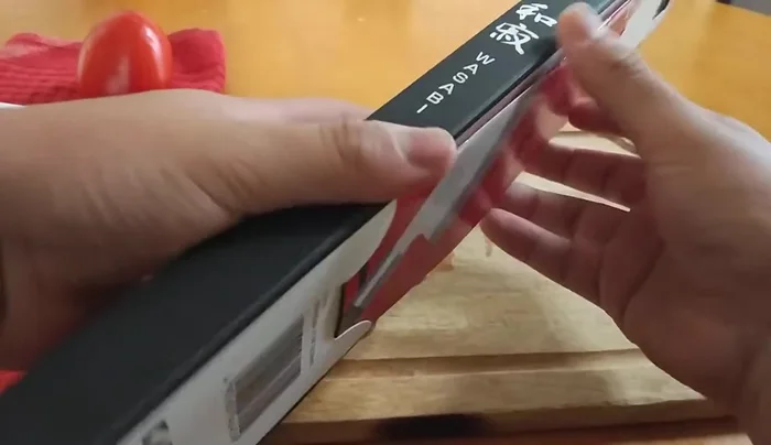 Kai Wasabi Yanagiba knife in box