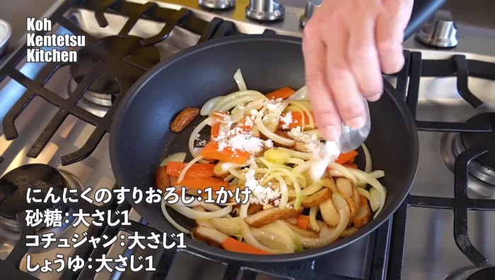 Add grated garlic and sugar to enhance the flavor. [285.44]