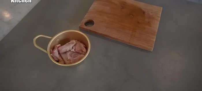 Cut chicken thighs into small pieces.
