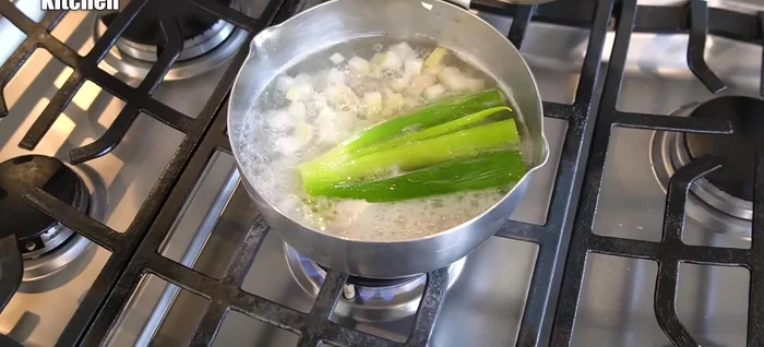 Add cold rice. Be careful not to add too much, as it will expand.