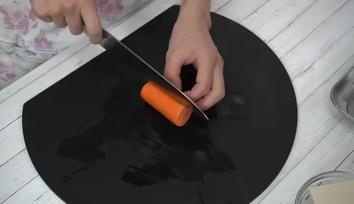 Peel and cut carrots into 5mm pieces.
