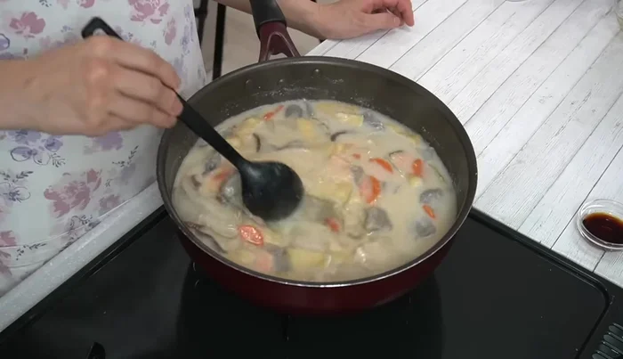 Heat gently until just about to boil, then garnish with green onions.