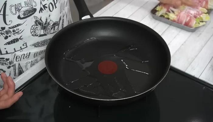 Heat oil in a frying pan over medium heat. Place the rolled cabbage seam-down and cook for about 30 seconds per side, until browned.