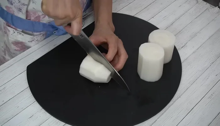 Cut the peeled radish in half lengthwise.