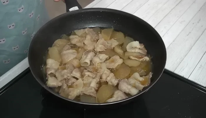 Remove the aluminum foil, mix well, and add miso, ensuring it dissolves completely.