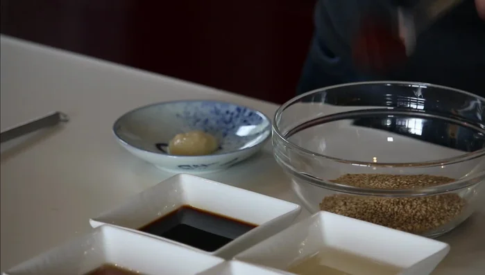 Prepare sesame sauce: Mix sesame seeds, gochujang, garlic paste, soy sauce, vinegar, honey, and sesame oil in a bowl.