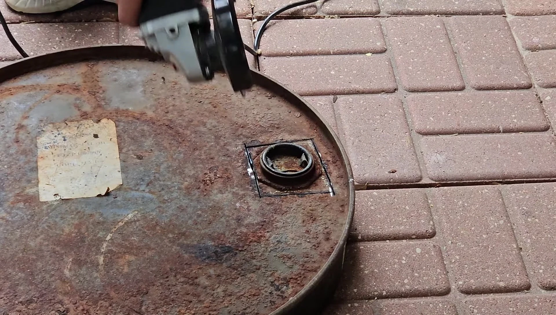 Cutting a Raku kiln from a barrel