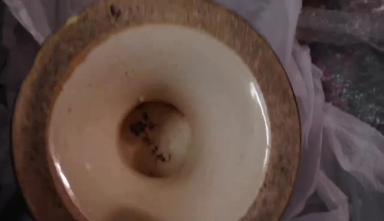 Kinkozan vase base, Meiji period mark