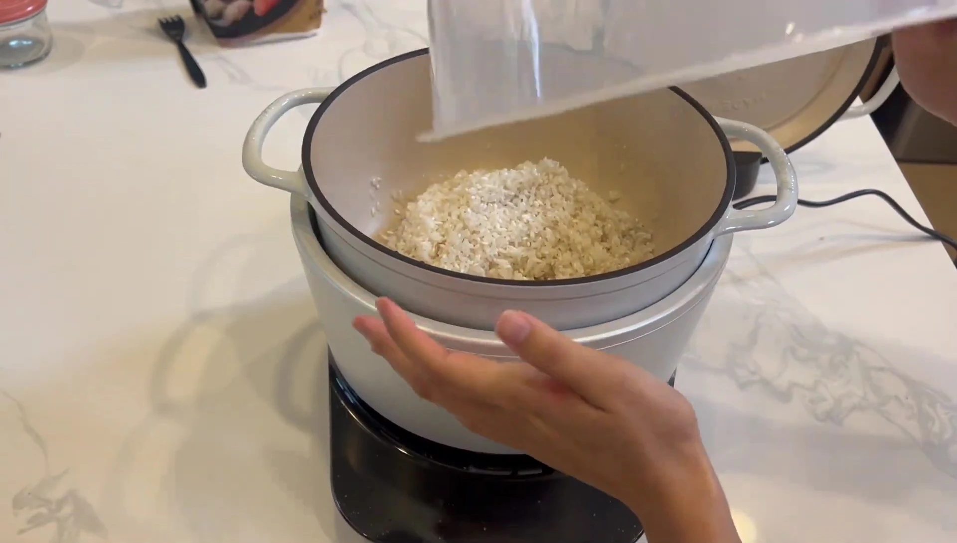 Rinsed sushi rice in rice cooker