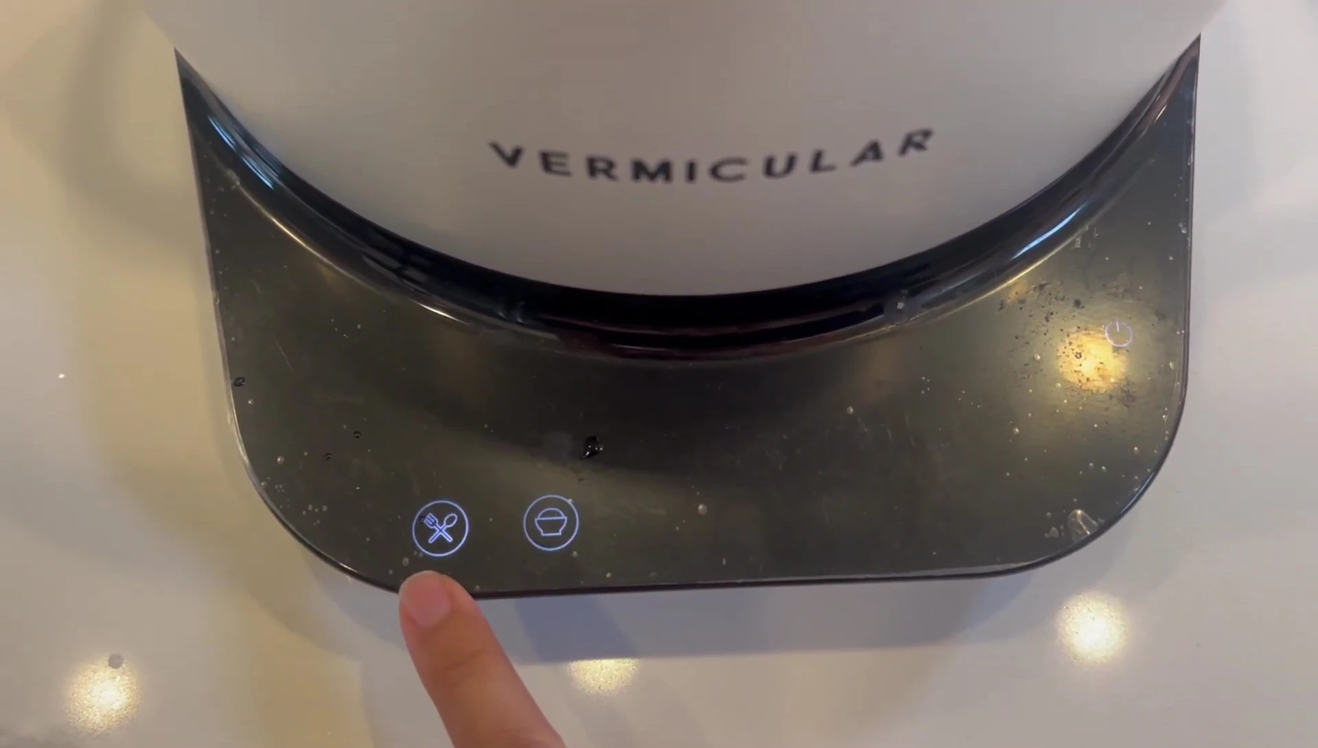 Vermicular rice cooker cooking rice