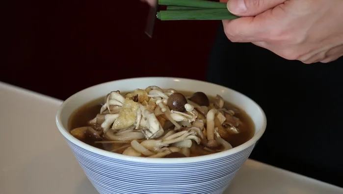 Garnish with sliced green onions (optional).