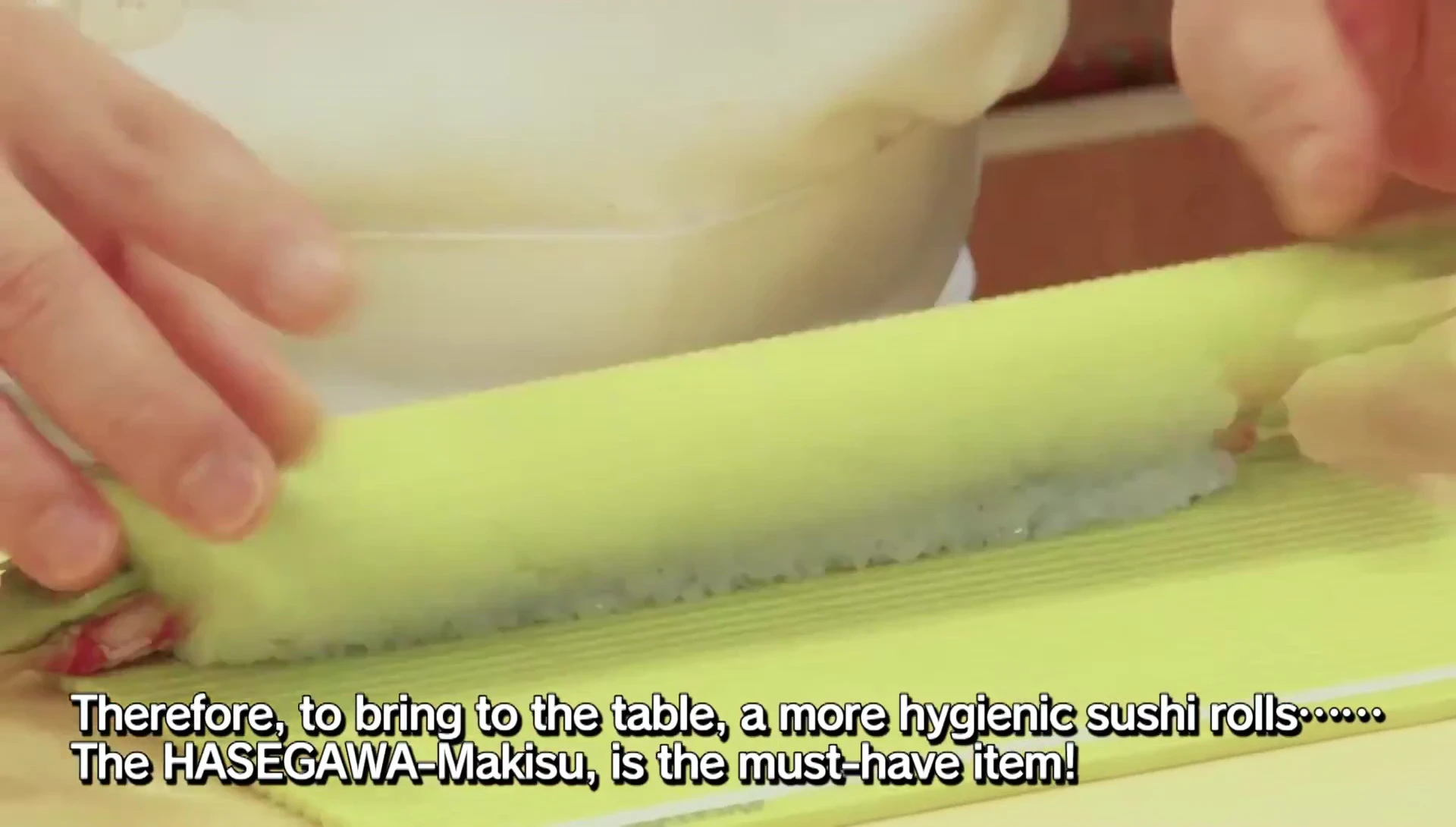 Sushi roll being made on Hasegawa Makisu