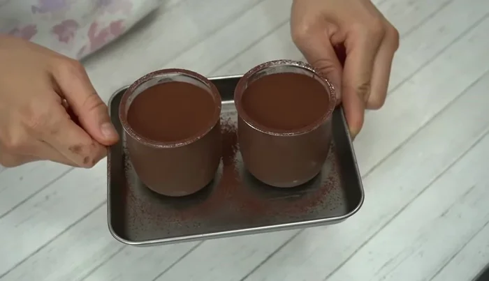 (Optional) Sprinkle cocoa powder on top for garnish.
