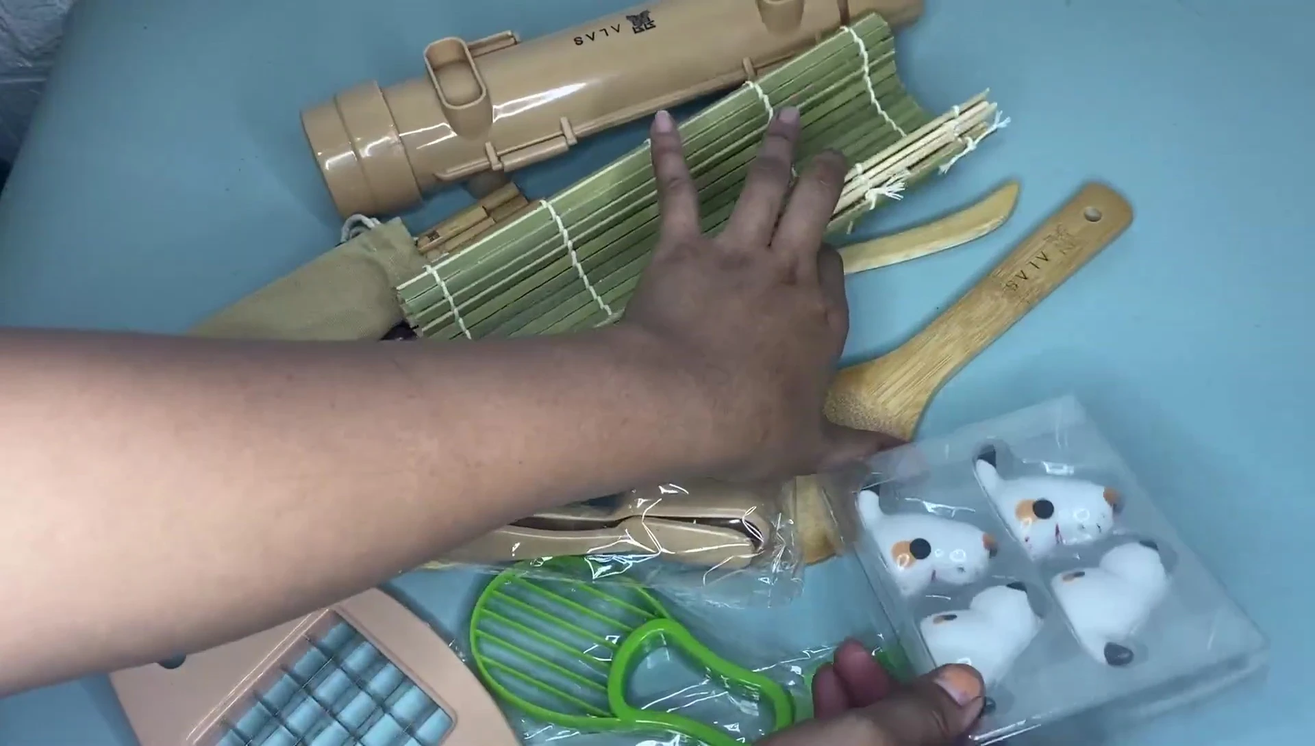 Sushi making kit: rolling mat, rice paddles