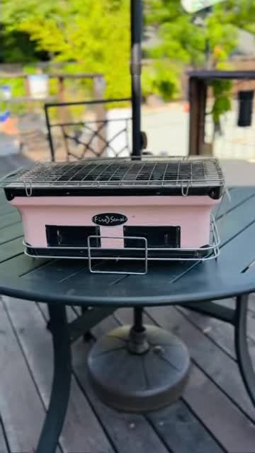 Detailed shot of the grill rack showcasing the raised edges.