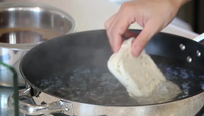 Cook udon noodles: Boil udon noodles according to package instructions. (179.84)