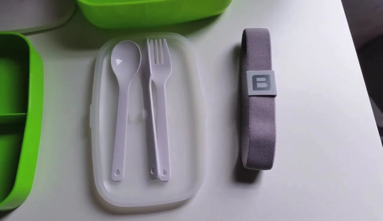 Close-up of the included plastic silverware.